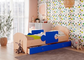 Кровать детская с бортиками и ящиком Мозайка, корпус Млечный дуб/фасад Синий (ламели) в Симферополе