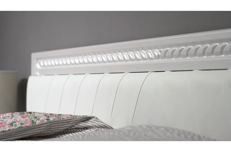 Кровать 1.5-спальная Гертруда, М9, Экокожа с пуговицами без основания, белая лиственница/ясень жемчужный в Симферополе - изображение 2